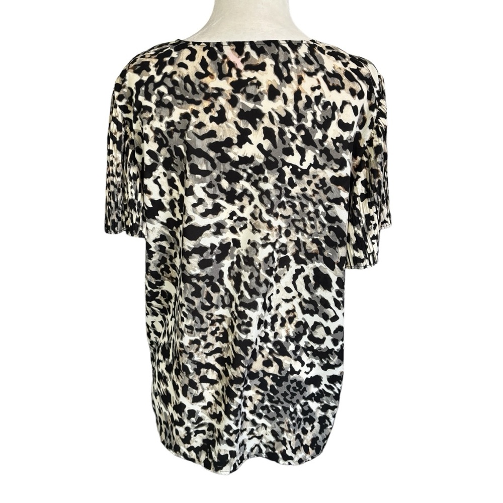 Vince Camuto NWT Animal Print Blouse with Flutter Crepe Sleeve M - Picture 7 of 11